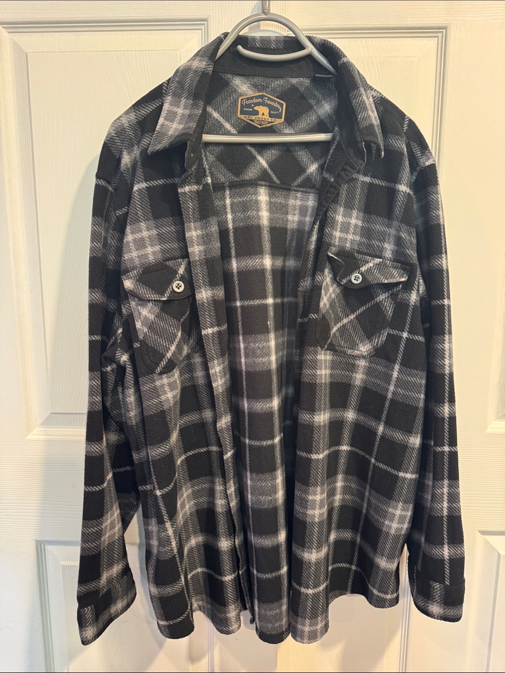 Tradition Threads Men's Black & Gray Plaid Button-Down Shirt